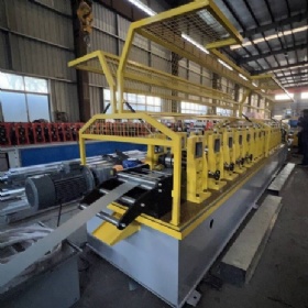 Roll forming machine